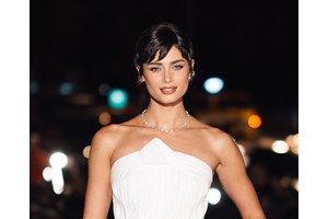 Η Δούκισσα Νομικού με το απόλυτο κόκκινο κραγιόν για τη γιορτινή περίοδο - εικόνα 1