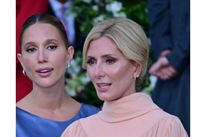 Το πιο ανατρεπτικό "γιορτινό" μανικιούρ που έχουμε δει τελευταία το έκανε η Hailey Bieber - εικόνα 1