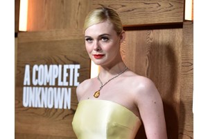 8 αγαπημένα μπορντό κραγιόν για την πιο glam εμφάνιση στις γιορτές - εικόνα 1