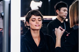 Εσύ γνωρίζεις κάθε πότε (και πώς) πρέπει να καθαρίζεις τη βούρτσα των μαλλιών σου; - εικόνα 2