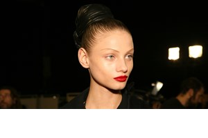 Tips για τα πιο εντυπωσιακά εορταστικά makeup looks - εικόνα 7