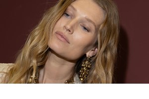 Expensive Grey | Η απόλυτη τάση στα γκρίζα μαλλιά αυτή την στιγμή - εικόνα 1