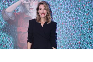 Η μπλε σκιά ματιών είναι το hot makeup trend του χειμώνα | Πώς θα τη φορέσεις για να δείξει σύγχρονη - εικόνα 1