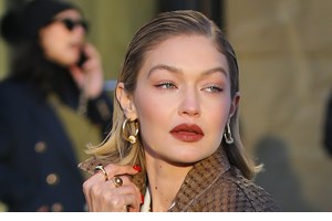 Αυτό είναι το πιο hot nail trend του 2025 - το είδαμε και στα catwalks - εικόνα 1