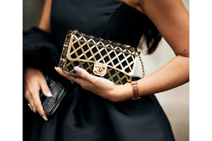 Μανικιούρ στο σπίτι | Τα βερνίκια που θα χαρίσουν υπέροχο gel εφέ στα νύχια σου - εικόνα 2