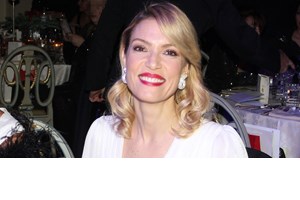 Η Βίκυ Καγιά με το πιο hot χρώμα μανικιούρ του χειμώνα - εικόνα 1