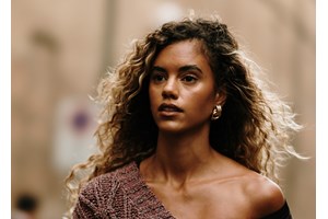 Το πιο κολακευτικό βραδινό makeup look για καστανά μάτια - εικόνα 1