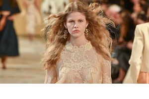 Το απόλυτο καλοκαιρινό hack για μακιγιάζ που διαρκεί όλη μέρα - εικόνα 1