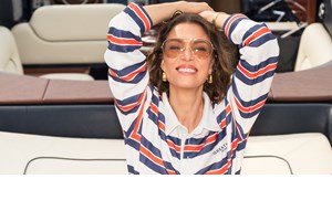 H Βίκυ Καγιά φόρεσε κοστούμι με σορτς σε κοσμικό event στις Σπέτσες - εικόνα 2