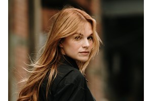 "Je ne sais quoi" style | 3 εύκολα χτενίσματα για να μοιάζεις με αυθεντική Παριζιάνα - εικόνα 1