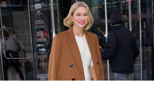 Navy blue παλτό | To trend που ξεκίνησε η Melania Trump και αγάπησαν οι celebrities - εικόνα 4