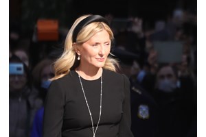 Marie Chantal | Το αγαπημένο της ρουζ σε μορφή stick που λατρεύουν όλες οι γυναίκες άνω των 50 - εικόνα 1