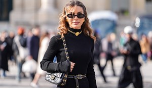 Η μίντι φούστα με τις πούλιες από τη Mango που θα φορέσεις στο επόμενο festive look - εικόνα 1