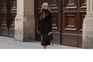 Το κοτλέ καρό παντελόνι από τη Zara που θα ταιριάζει στα office looks σου - εικόνα 1