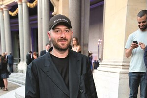 Αντίο Demna | Η τελευταία συλλογή του αιρετικού σχεδιαστή πριν μεταβεί στον οίκο Gucci ήταν απλώς μία επανάληψη - εικόνα 5