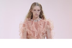 Οι Κάννες ανέδειξαν το απόλυτο αξεσουάρ του καλοκαιριού για τα μαλλιά - εικόνα 3