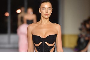 Ξηρά και φθαρμένα μαλλιά; Ο τρόπoς για να τα κάνεις μεταξένια και λεία - εικόνα 1