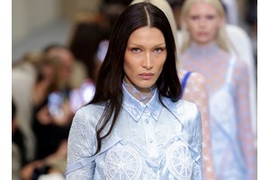 Kate Middleton | Πώς θα δημιουργήσεις το ρομαντικό της σινιόν με έμπνευση από τα 50's - εικόνα 4