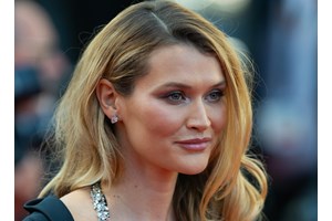 Face Lift χωρίς νυστέρι | Η μη επεμβατική μέθοδος για φυσική ανόρθωση του προσώπου - εικόνα 1