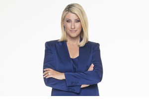 Ντόρα Μπακογιάννη – Ισίδωρος Κούβελος | Απόλαυσαν τη Σία Κοσιώνη στο θεατρικό της ντεμπούτο - εικόνα 1